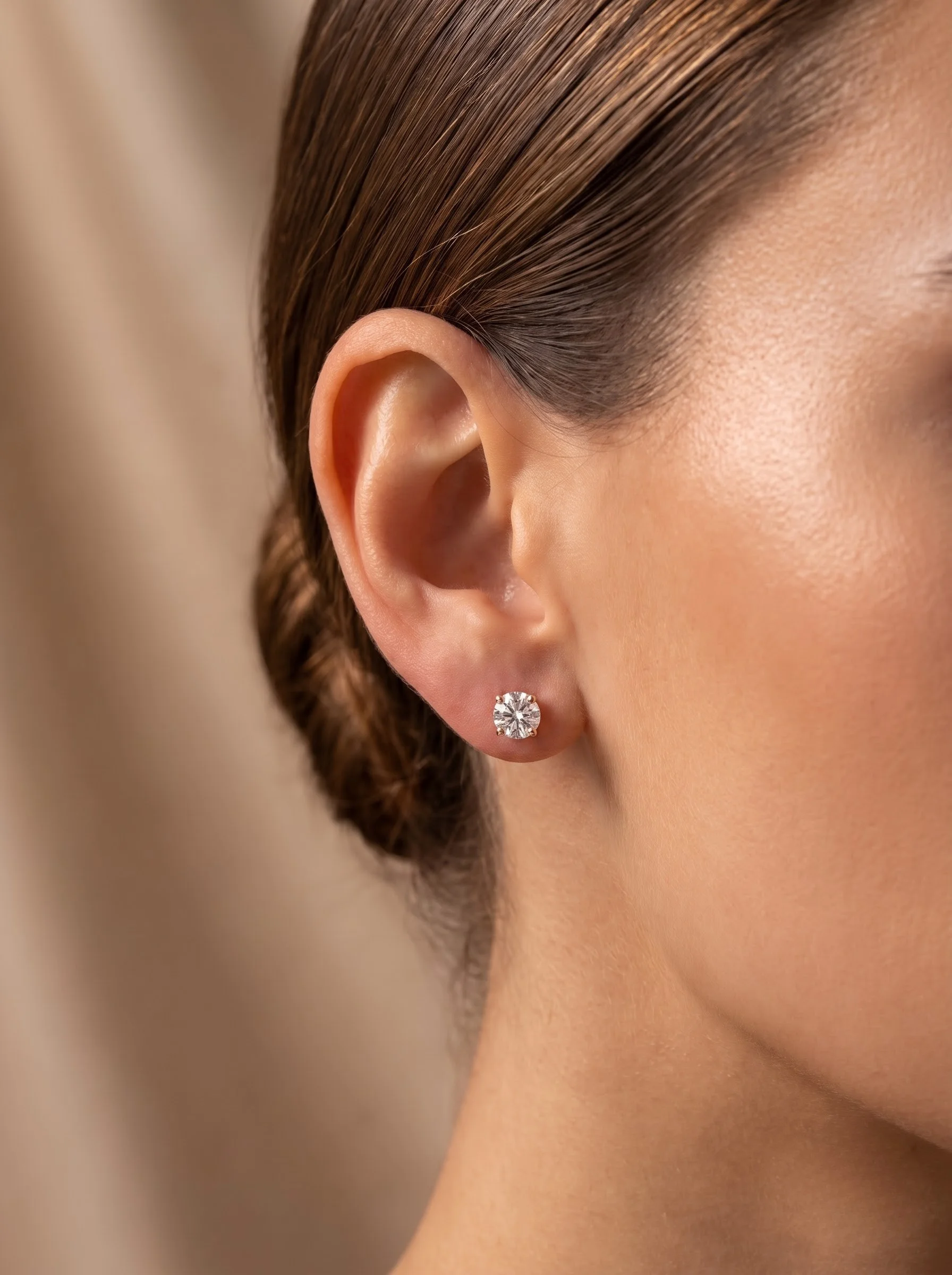 Earrings hover